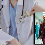 Médico recibiendo dinero de los visitadores médicos